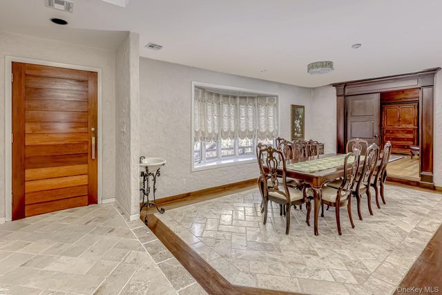 4 Hilltop Place, Monsey, NY 10952