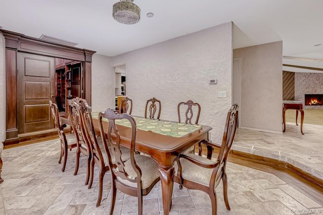 4 Hilltop Place, Monsey, NY 10952