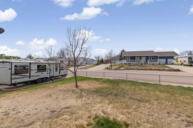 4873 JOHNSTON DR, Rapid City, SD 57703