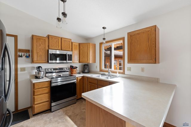 4873 JOHNSTON DR, Rapid City, SD 57703