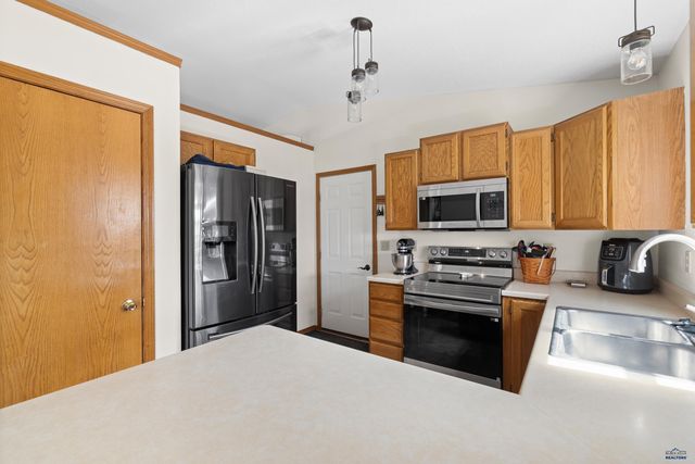 4873 JOHNSTON DR, Rapid City, SD 57703