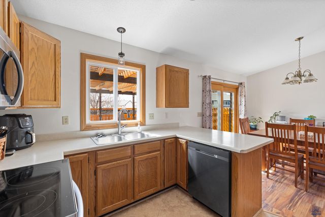 4873 JOHNSTON DR, Rapid City, SD 57703