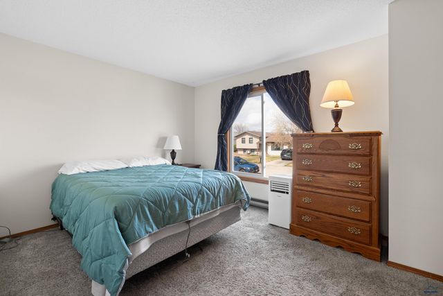 4873 JOHNSTON DR, Rapid City, SD 57703