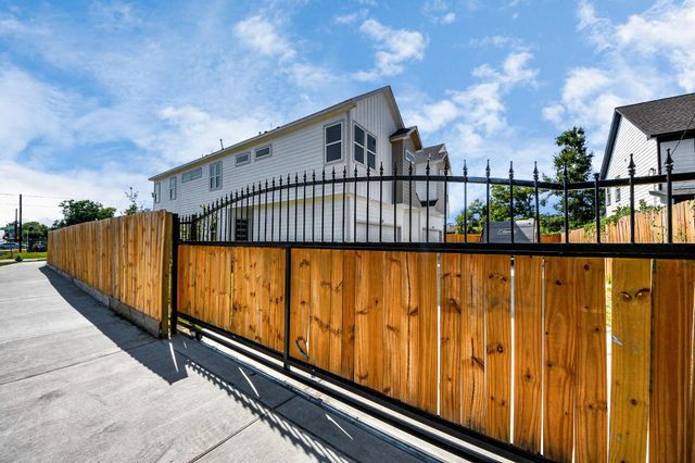 4129 E Toliver Street, Houston, TX 77016