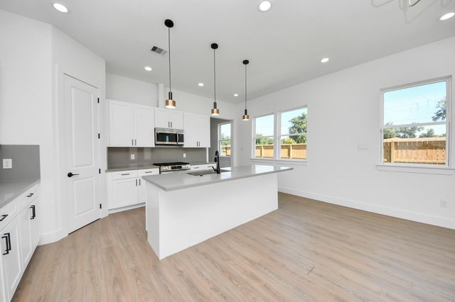 4129 E Toliver Street, Houston, TX 77016