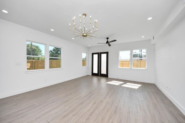 4129 E Toliver Street, Houston, TX 77016