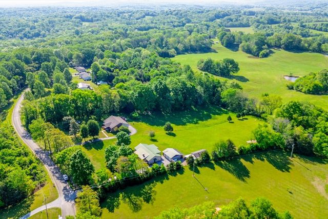 1802 Groveland Ridge Rd, Columbia, TN 38401