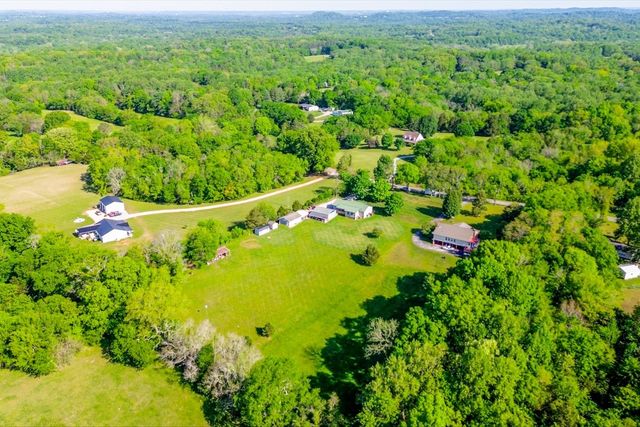 1802 Groveland Ridge Rd, Columbia, TN 38401