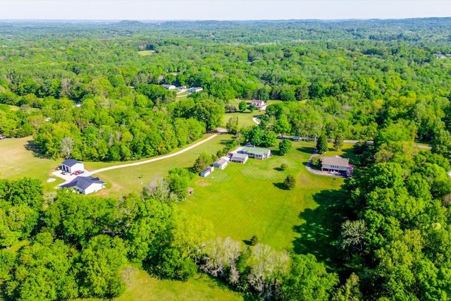 1802 Groveland Ridge Rd, Columbia, TN 38401