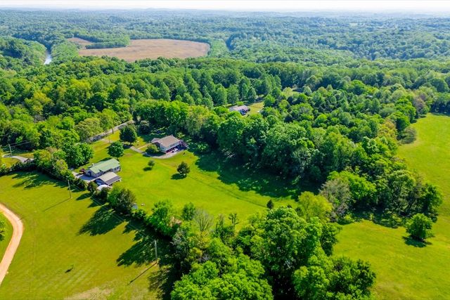 1802 Groveland Ridge Rd, Columbia, TN 38401