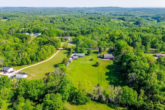 1802 Groveland Ridge Rd, Columbia, TN 38401