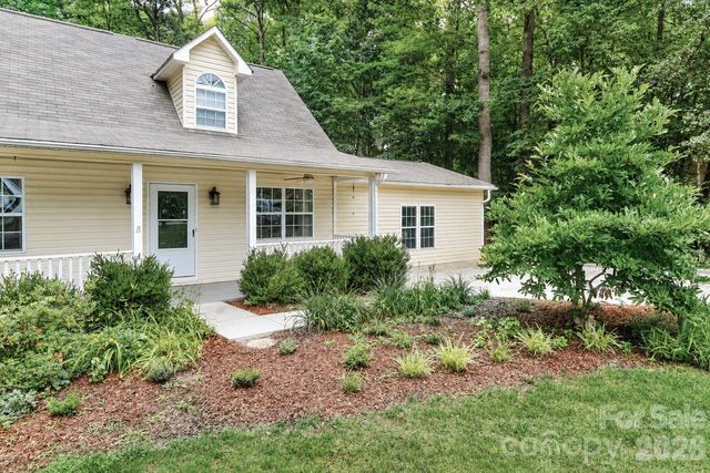 7371 Summit Drive, Denver, NC 28037