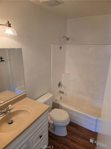 219 Oswego D, Huntington Beach, CA 92648