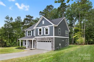 3887 12th Street NE, Hickory, NC 28601
