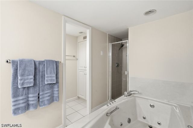 3951 Gulf Shore BLVD N 302, Naples, FL 34103
