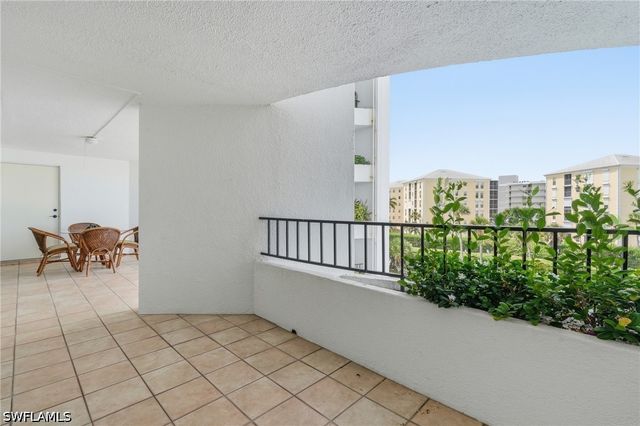 3951 Gulf Shore BLVD N 302, Naples, FL 34103