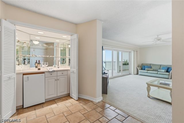 3951 Gulf Shore BLVD N 302, Naples, FL 34103