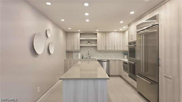 3951 Gulf Shore BLVD N 302, Naples, FL 34103