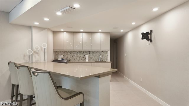 3951 Gulf Shore BLVD N 302, Naples, FL 34103