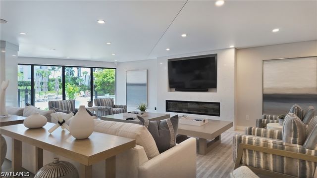 3951 Gulf Shore BLVD N 302, Naples, FL 34103