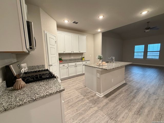 6814 Shiraz, Converse, TX 78109