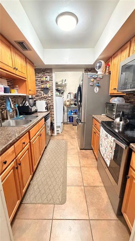 Image 9 of property listing at 5749 PEREGRINE AVENUE 28E, Orlando, FL 32819