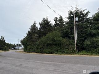 300 Marine View Drive SW, Ocean Shores, WA 98569