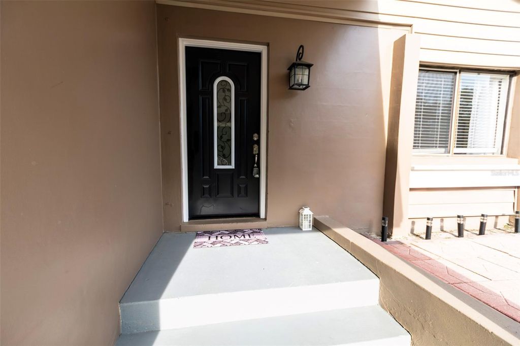 Image 2 of property listing at 16119 COPPERFIELD DRIVE, Tampa, FL 33618