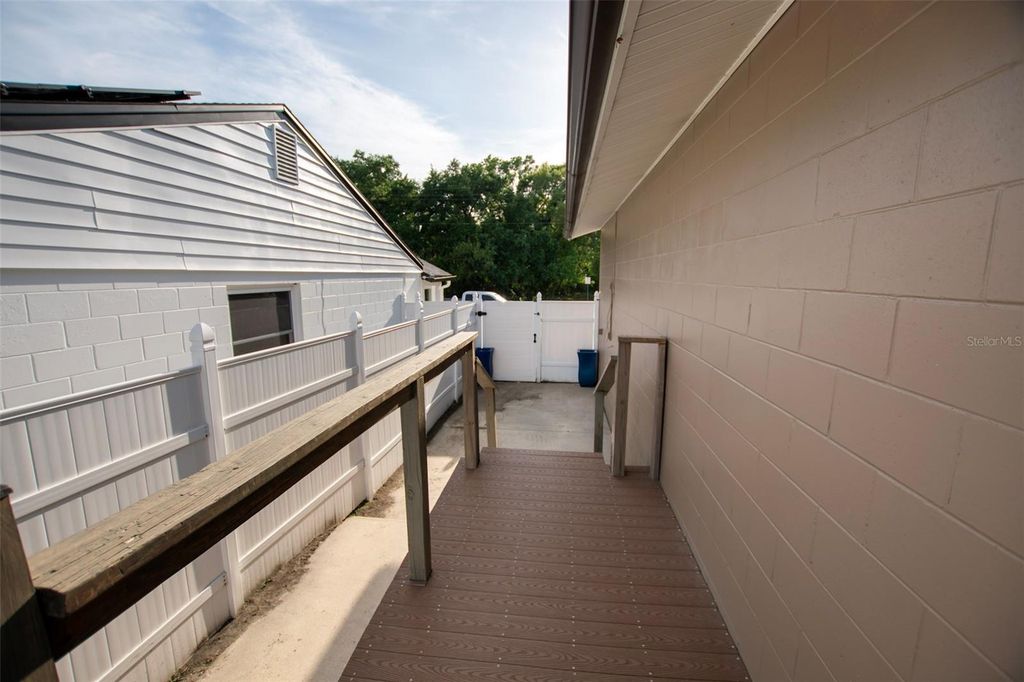 Image 17 of property listing at 16119 COPPERFIELD DRIVE, Tampa, FL 33618