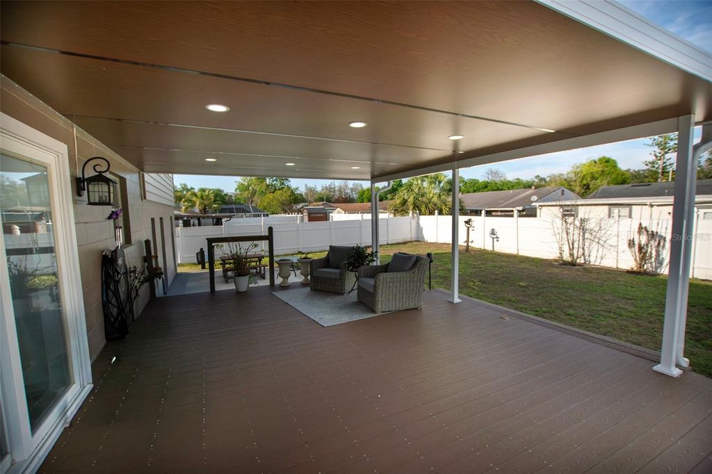 Image 18 of property listing at 16119 COPPERFIELD DRIVE, Tampa, FL 33618