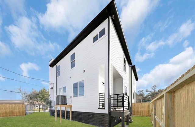 4404 Bond Street, Houston, TX 77026