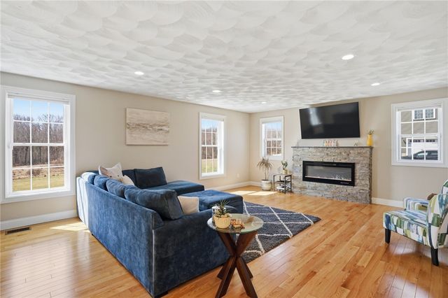 1268 Central Avenue, Johnston, RI 02919