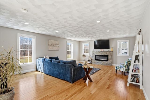 1268 Central Avenue, Johnston, RI 02919