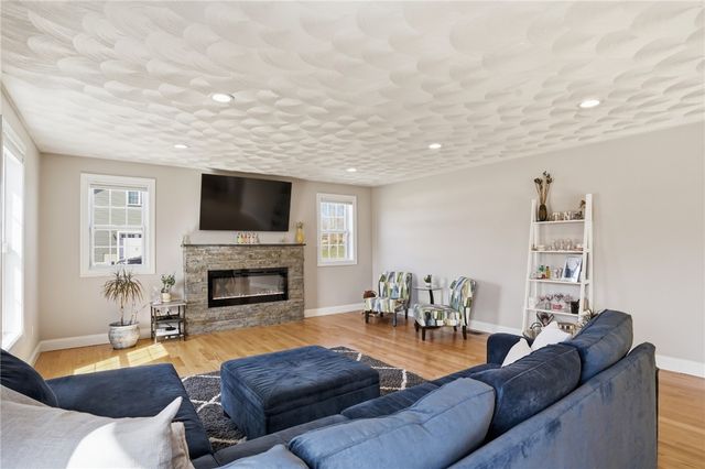 1268 Central Avenue, Johnston, RI 02919