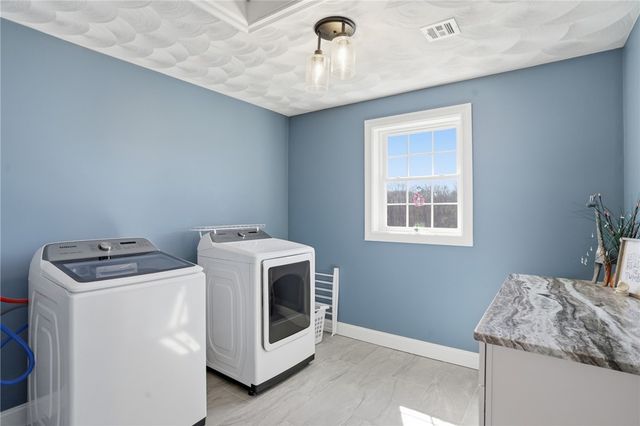 1268 Central Avenue, Johnston, RI 02919