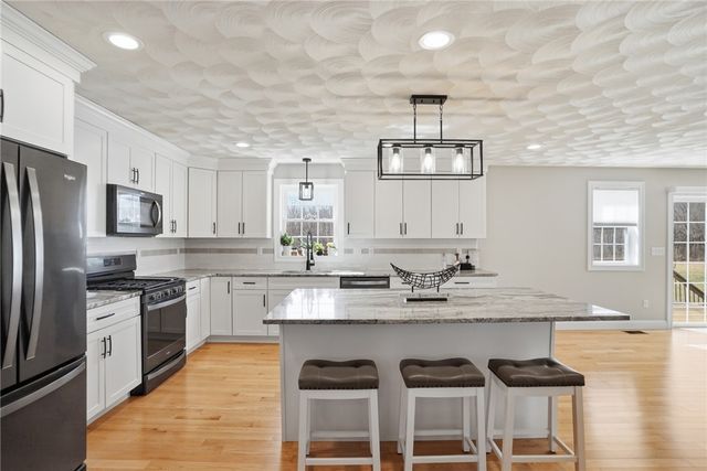 1268 Central Avenue, Johnston, RI 02919