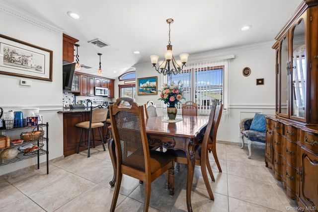 3 Chapin, Farmingdale, NY 11735