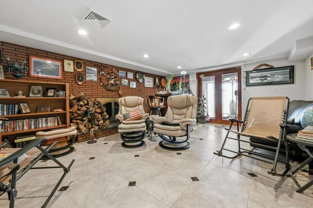 3 Chapin, Farmingdale, NY 11735