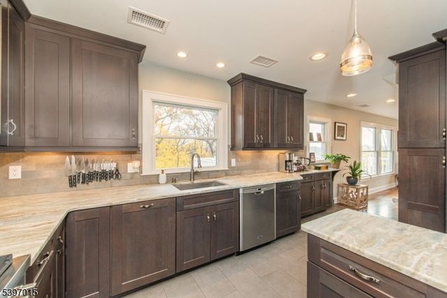 14 Glen View Rd, Montville Twp., NJ 07082