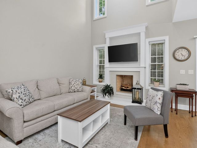 1205 Charleston Court, Westmont, IL 60559