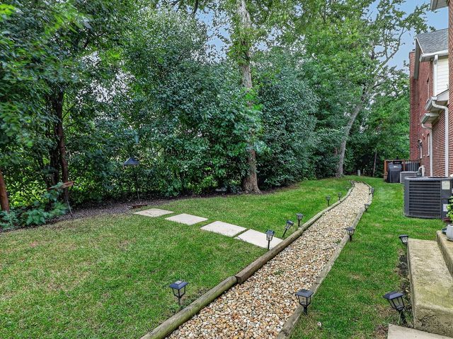 1205 Charleston Court, Westmont, IL 60559