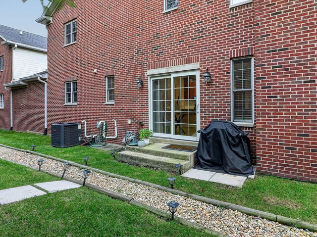 1205 Charleston Court, Westmont, IL 60559