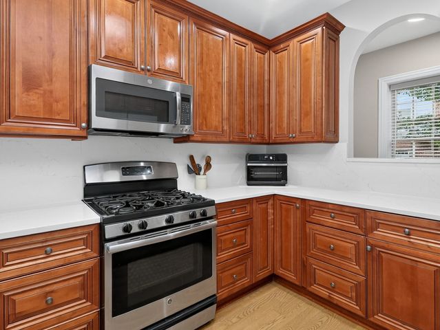 1205 Charleston Court, Westmont, IL 60559