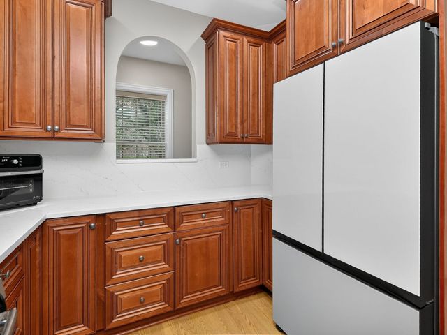 1205 Charleston Court, Westmont, IL 60559
