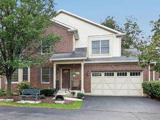 1205 Charleston Court, Westmont, IL 60559