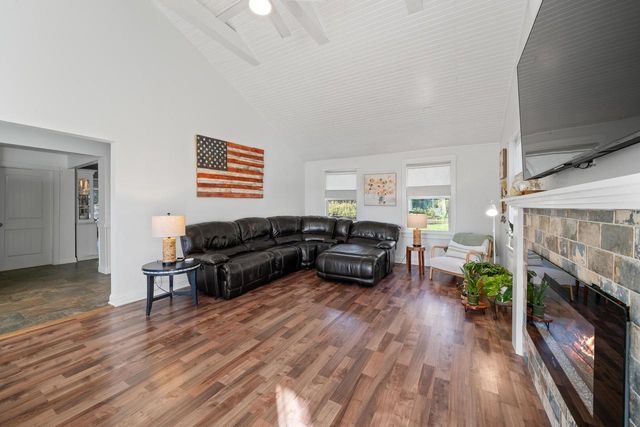 W3608 Glenmore AVENUE, Lake Geneva, WI 53147