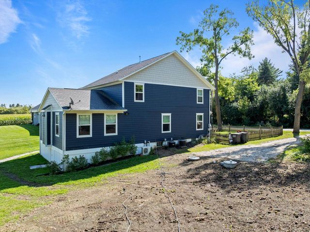 W3608 Glenmore AVENUE, Lake Geneva, WI 53147