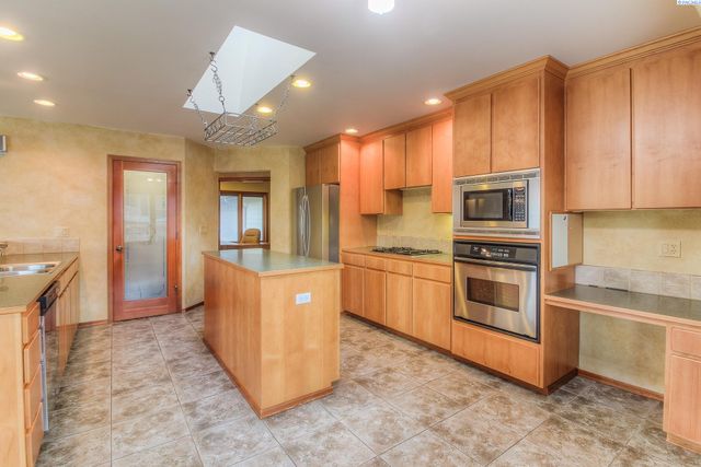 3629 Lincoln Way, Lynwood, WA 98087