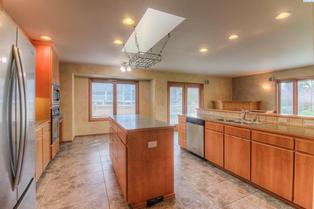 3629 Lincoln Way, Lynwood, WA 98087