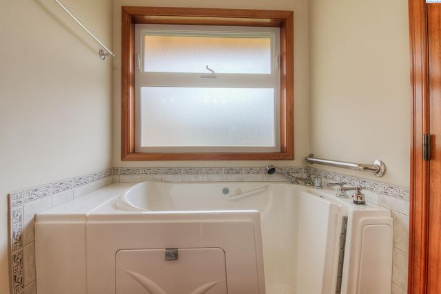 3629 Lincoln Way, Lynwood, WA 98087